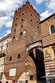 Verona - Il torrione scaligero del palazzo del Capitano (chiamato anche Palazzo di Cansignorio o Palazzo del Tribunale). 